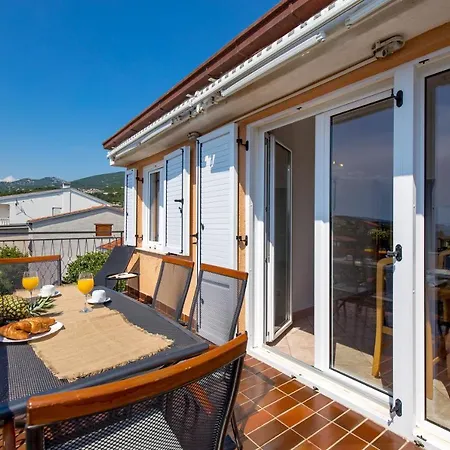 Apartments More * Klenovica