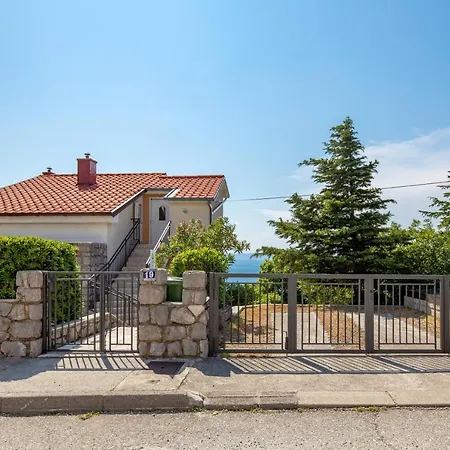 Apartments More Klenovica