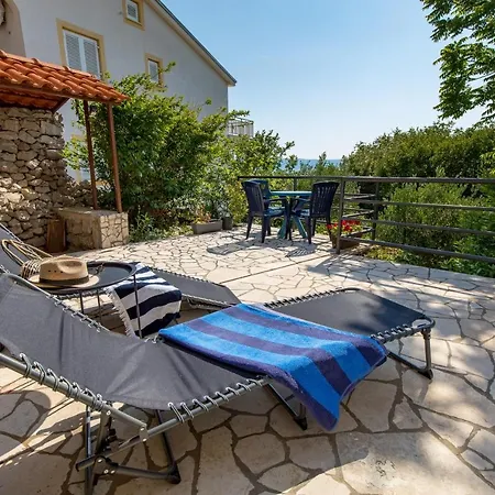 Apartments More Klenovica