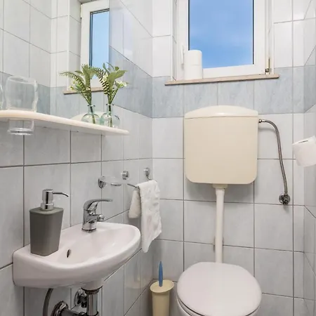 Apartments More Klenovica