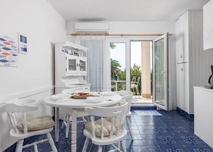 Apartments More アパート *