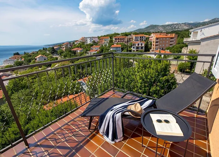 Apartments More Daire Klenovica