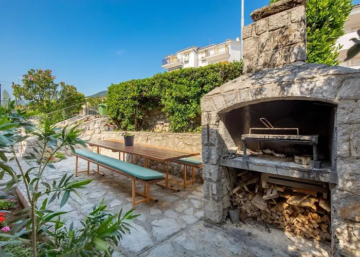 Apartment Apartments More *