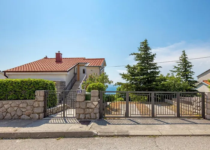 Apartments More Klenovica